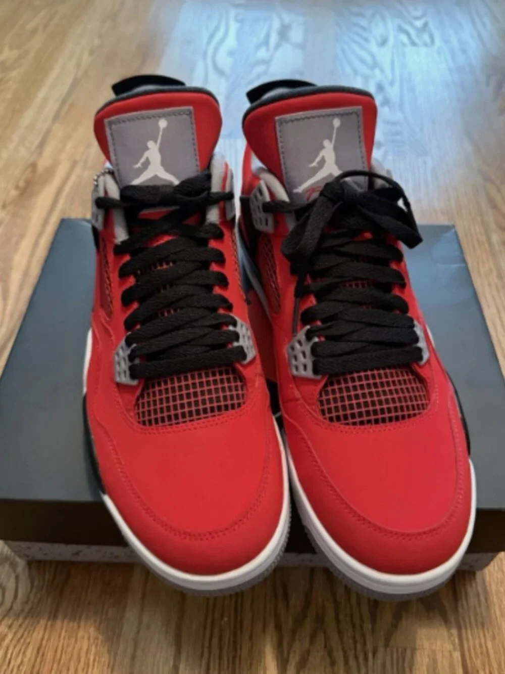 Jordan 4 Retro ’Toro Bravo’